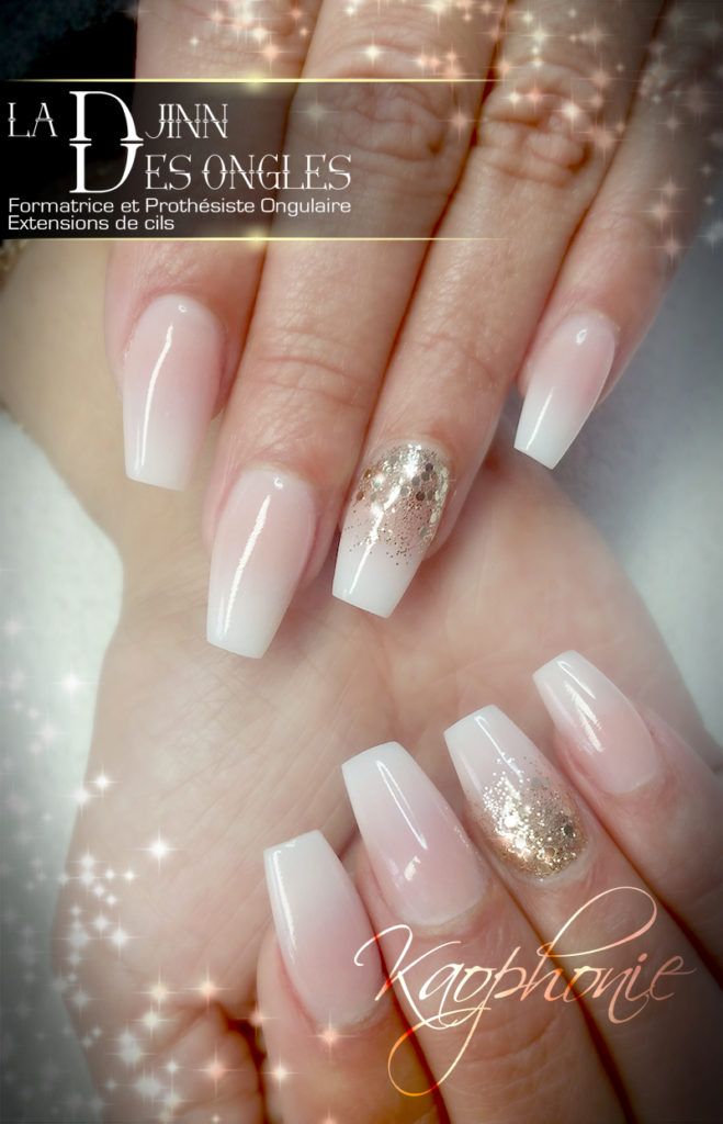 Hé oui, encore un Babyboomer en résine, encore une forme coffin 8,), avec un dégradé de paillettes au niveau des cuticules. babyboomer coffin paillettes
